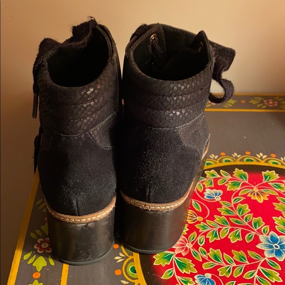 Surface to Air size 6 Shoes - Picture 4 of 5